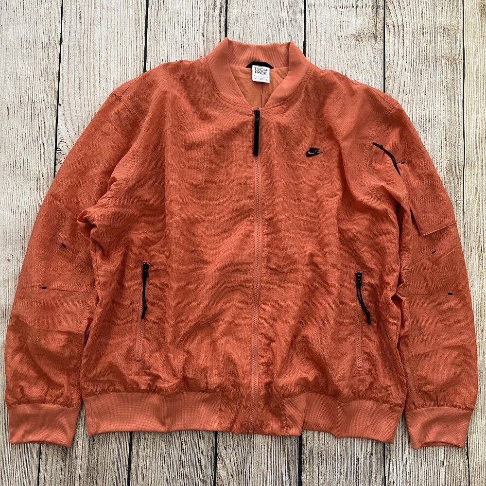 E1 -- NWT orange NIKE Tech Pach men's oversize fit full zip nylon jacket XL $180